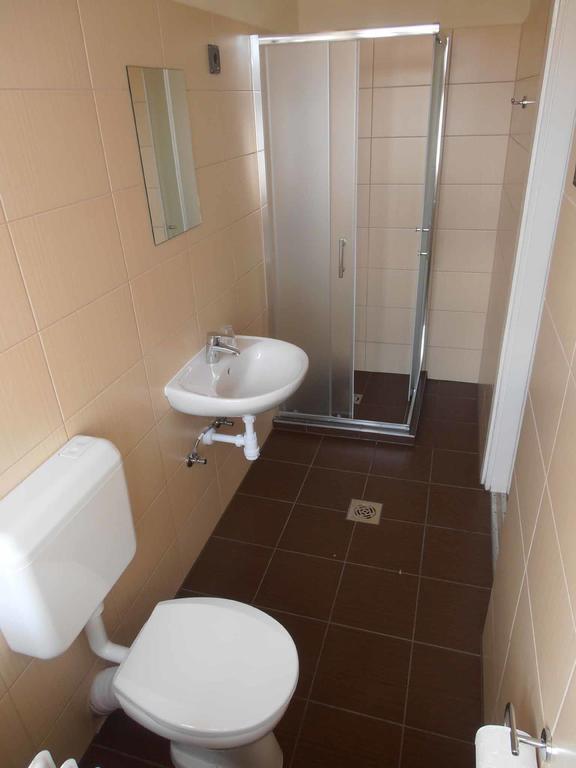 Martineum Felnottkepzo Akademia Hostel Σζομπαθέλι Δωμάτιο φωτογραφία