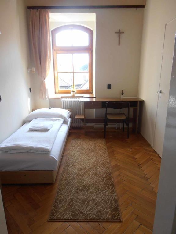 Martineum Felnottkepzo Akademia Hostel Σζομπαθέλι Δωμάτιο φωτογραφία